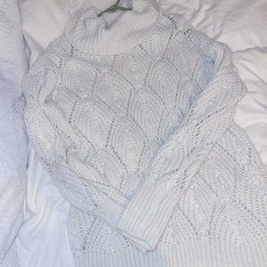 Knitted sweater meant to wear baggy
